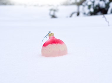 kar kış orman üzerinde Noel oyuncak