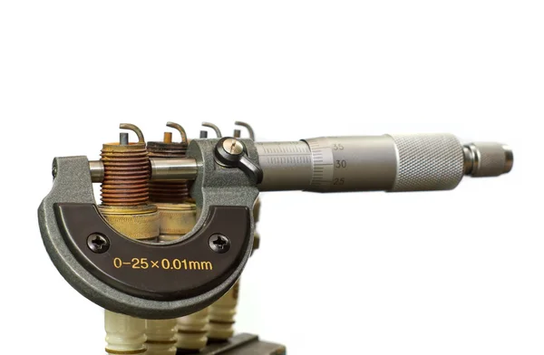 A micrometer and spark plugs — Stockfoto