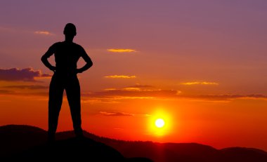 gün batımında dağların siluet