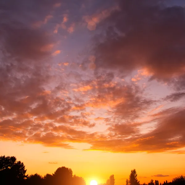 Cielo drammatico tramonto — Foto Stock