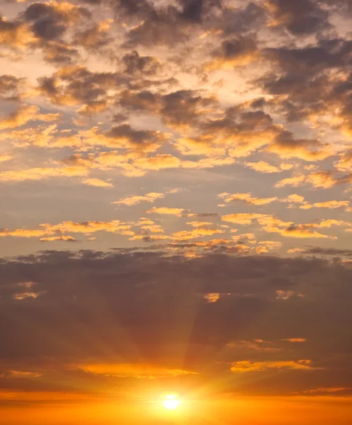 Cielo drammatico tramonto — Foto Stock