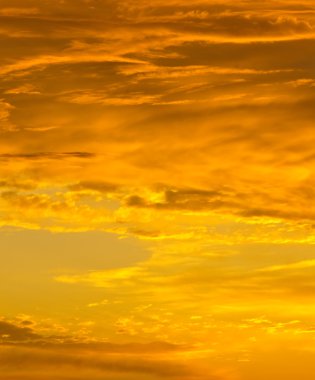 Günbatımında gökyüzü. Doğa bileşimi