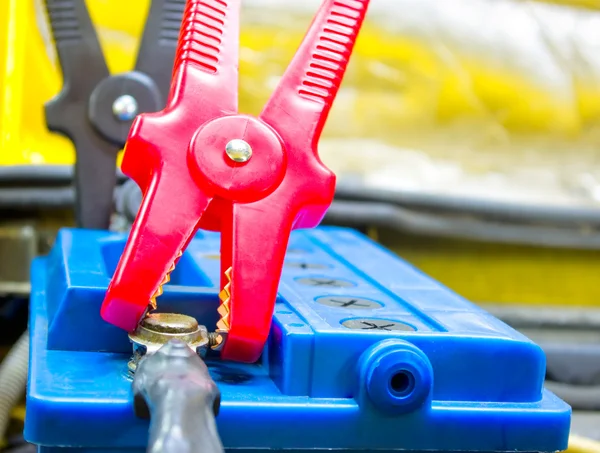 Arabanın pilin şarj edilmesi