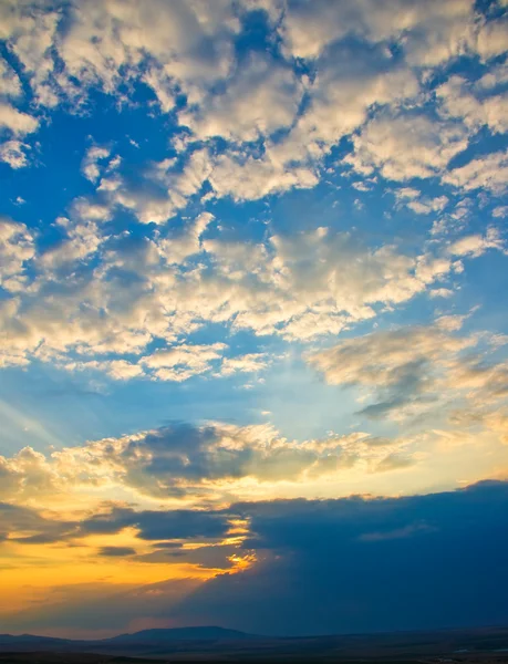 Fond du ciel sur le coucher du soleil — Photo