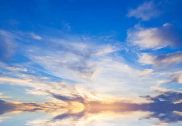 Céu fundo no pôr do sol — Fotografia de Stock