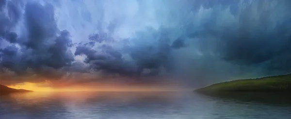 Göl, bir panorama üzerinden günbatımı