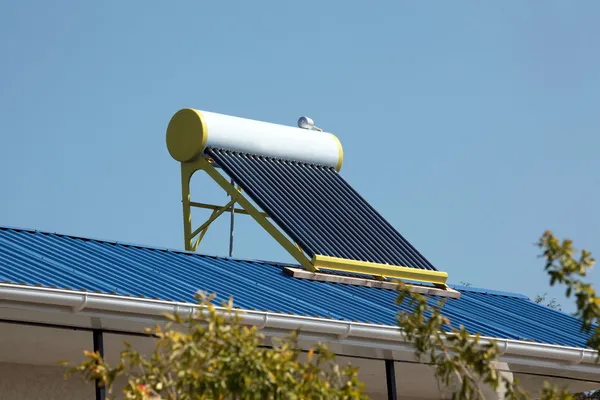 Solarwarmwasserbereiter — Stockfoto