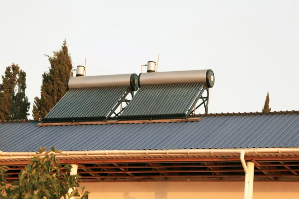 Aquecedor solar de água — Fotografia de Stock