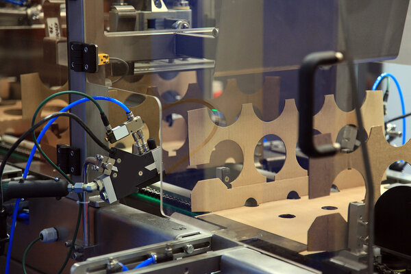 Production of cardboard packaging