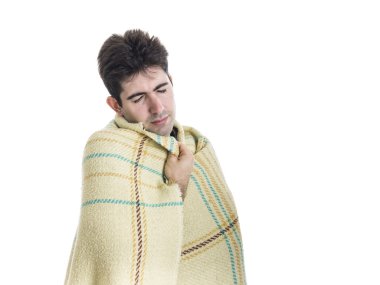 sarılan şal ile genç adam esniyor