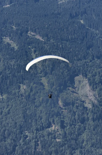 Paraglider above Austrian Alps — Stock Photo, Image
