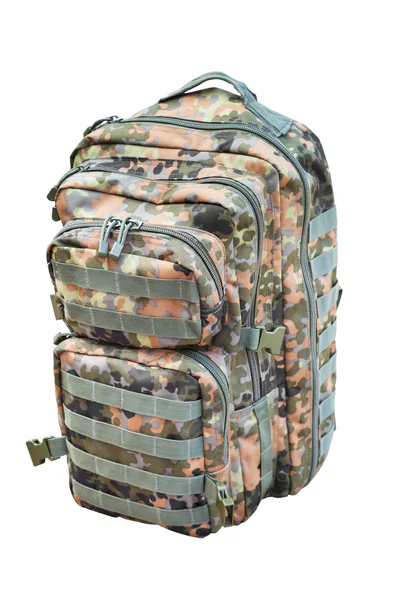 Camouflage-Rucksack isoliert auf weiß — Stockfoto