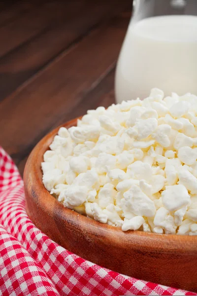 Cottage cheese in rustic wooden plate — Stock Photo, Image