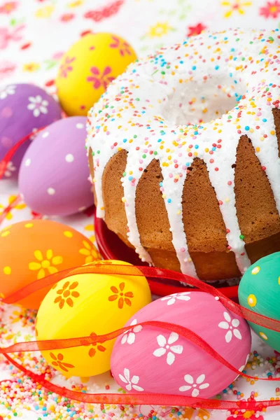 Torta di Pasqua e uova — Foto Stock