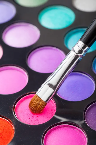 Makeup brushes and set of colorful eye shadows — Stock Photo, Image