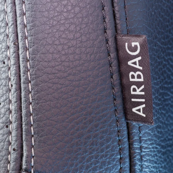 Etiqueta do airbag no lado de um assento do carro — Fotografia de Stock