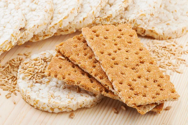 谷物薄脆饼干obilí křupavý chléb cracker — 图库照片