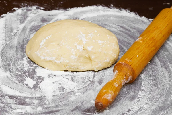 Dough and wooden rolling pin — Stock Photo, Image