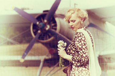 güzel kız ve uçak Vintage Fotoğraf