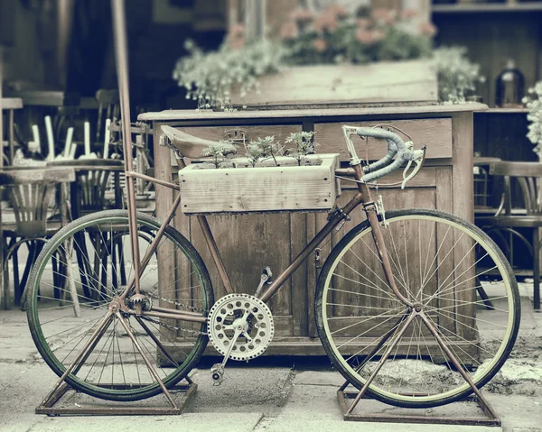 Vintage foto estilizada de la bicicleta vieja —  Fotos de Stock