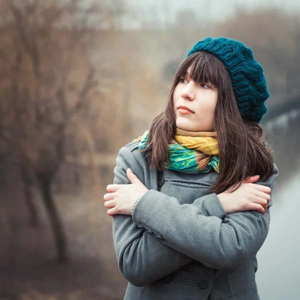 Young pretty girl in cold weather outdoors — Stock Photo, Image