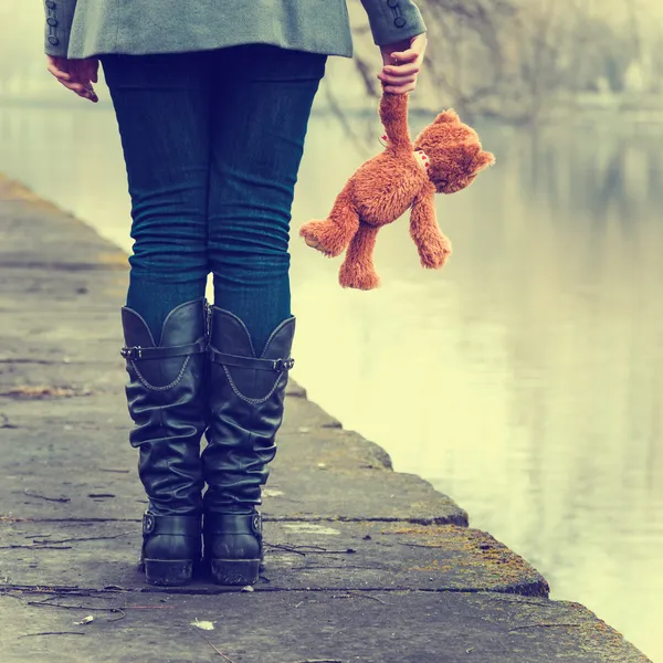 Lonely girl with teddy bear near river — Stock Photo, Image
