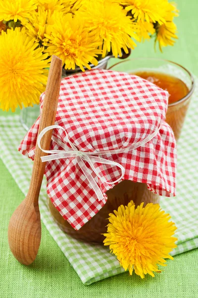 Jar of dandelion jam and blowball flowers — Stock Photo, Image