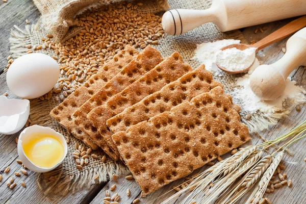 Grain Crispbread, cereal crackers on table — Stock Photo, Image