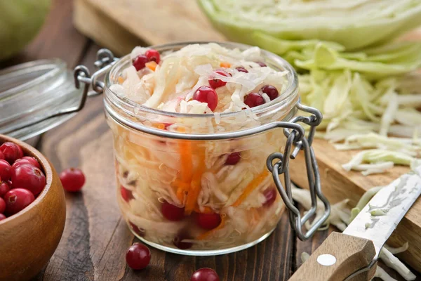 Tarro Col Agria Chucrut Escabeche Col Fermentada Con Arándanos Ensalada —  Fotos de Stock