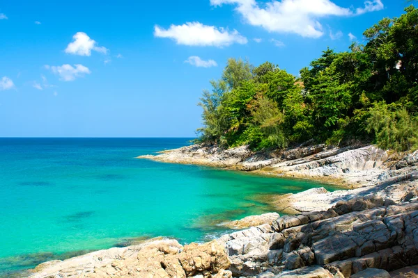 A tengerre és a partján fekvő forgatták, Thaiföld, phuket — Stock Fotó