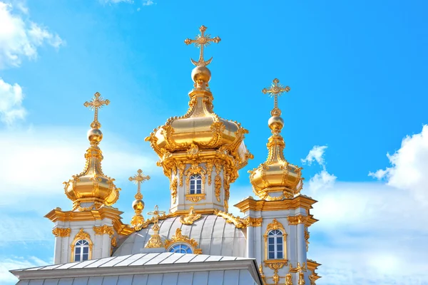 Kerk in petergof (petrodvorets) Sint-petersburg, Rusland — Stockfoto