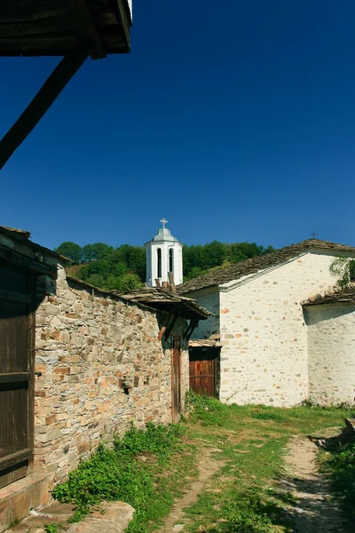 Церковь в деревне Долен, Болгария — стоковое фото