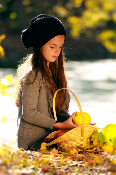 Sonbahar Kızı — Stok fotoğraf