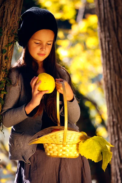 Autumn girl — Stock Photo, Image