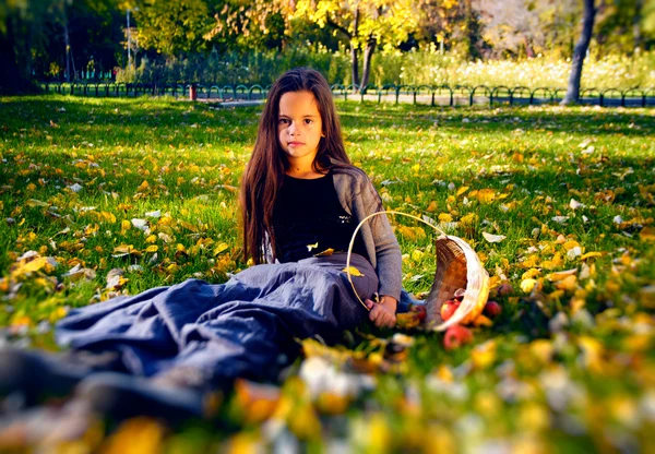 Autumn girl — Stock Photo, Image