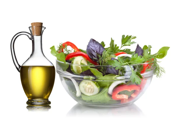 Salada e óleo isolado em branco — Fotografia de Stock