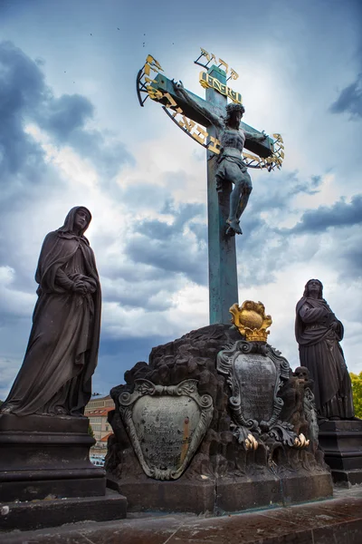 Статуя на Карлового мосту в Празі, Чеська Республіка — стокове фото