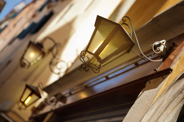 Streetlight in Venetië, Italië — Stockfoto