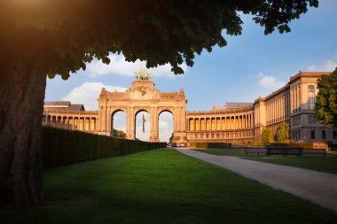 The Triumphal Arch in Cinquantennaire Parc in Brussels , Belgium clipart