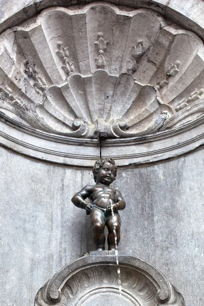 Standbeeld van Manneken pis in Brussel — Stockfoto