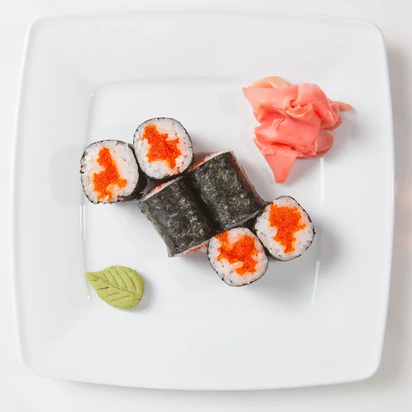 Maki Sushi na placa isolada em branco — Fotografia de Stock