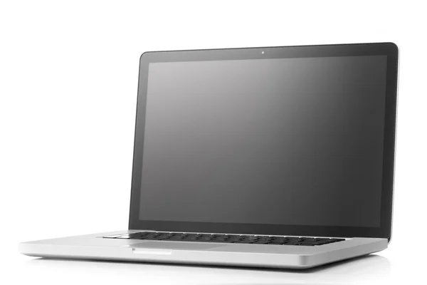 Laptop com tela em branco isolado no branco — Fotografia de Stock