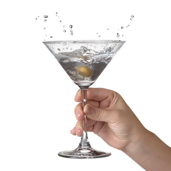 Martini com respingo e azeitona em mulheres mão isolada em branco — Fotografia de Stock