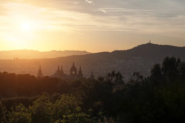 Hermosa puesta de sol en el Museo Nacional de Barcelona, España —  Fotos de Stock