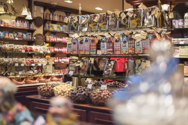 Bruxelas, Bélgica - 17 de fevereiro de 2014:. Interior de chocolate sh — Fotografia de Stock