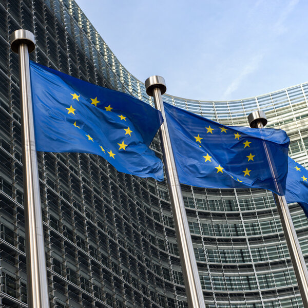 Флаги Европейского Союза перед зданием Berlaymont (Европа
