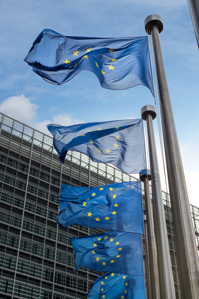 Флаги Европейского Союза перед зданием Berlaymont (Европа
