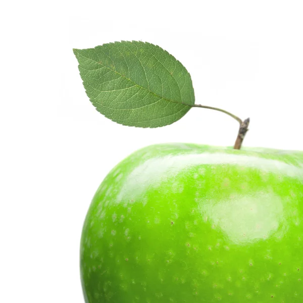 Mela verde isolata su bianco — Foto Stock