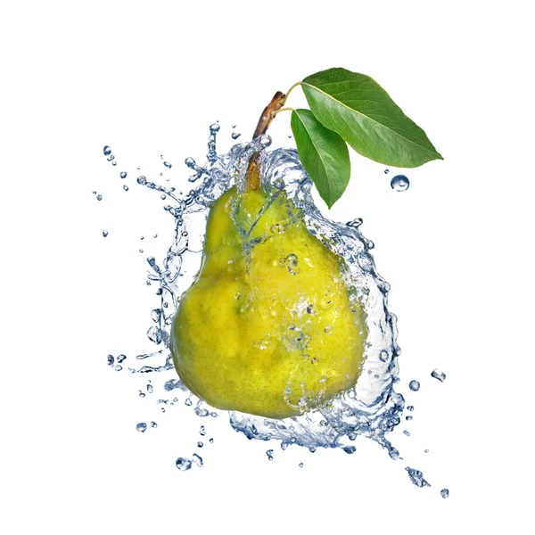 Gula päron med vattenstänk isolerad på vit — Stockfoto