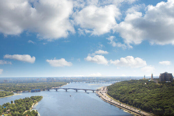 Киев, летний городской пейзаж столицы Украины